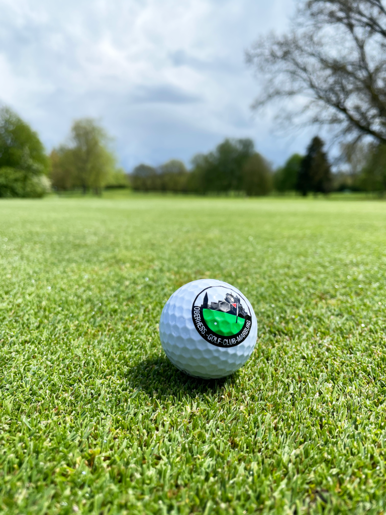 Golfball mit OHGC Logo